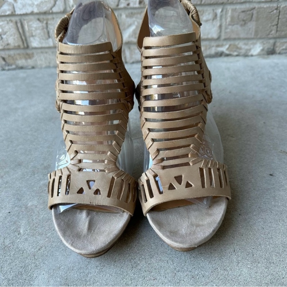 Nine West Leather Platform Hells
Sandals Size 7.5 🌸 - Picture 2 of 10
